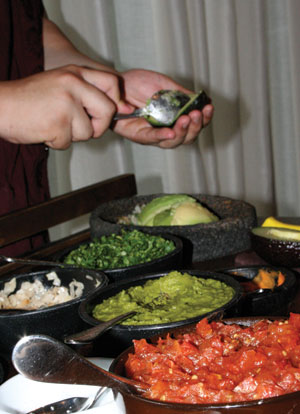 dining-1 Maximo’s roaming guacamole